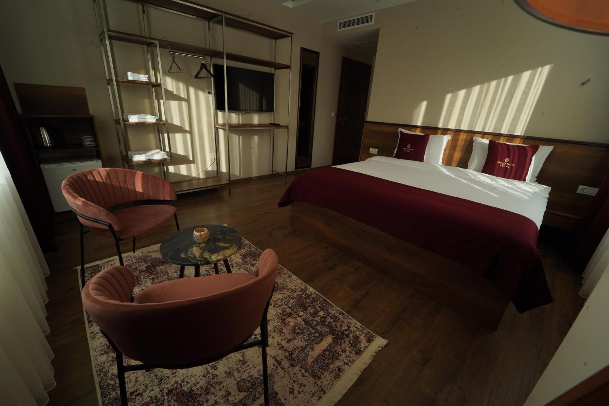 Monarch Hotel プリズレン エクステリア 写真