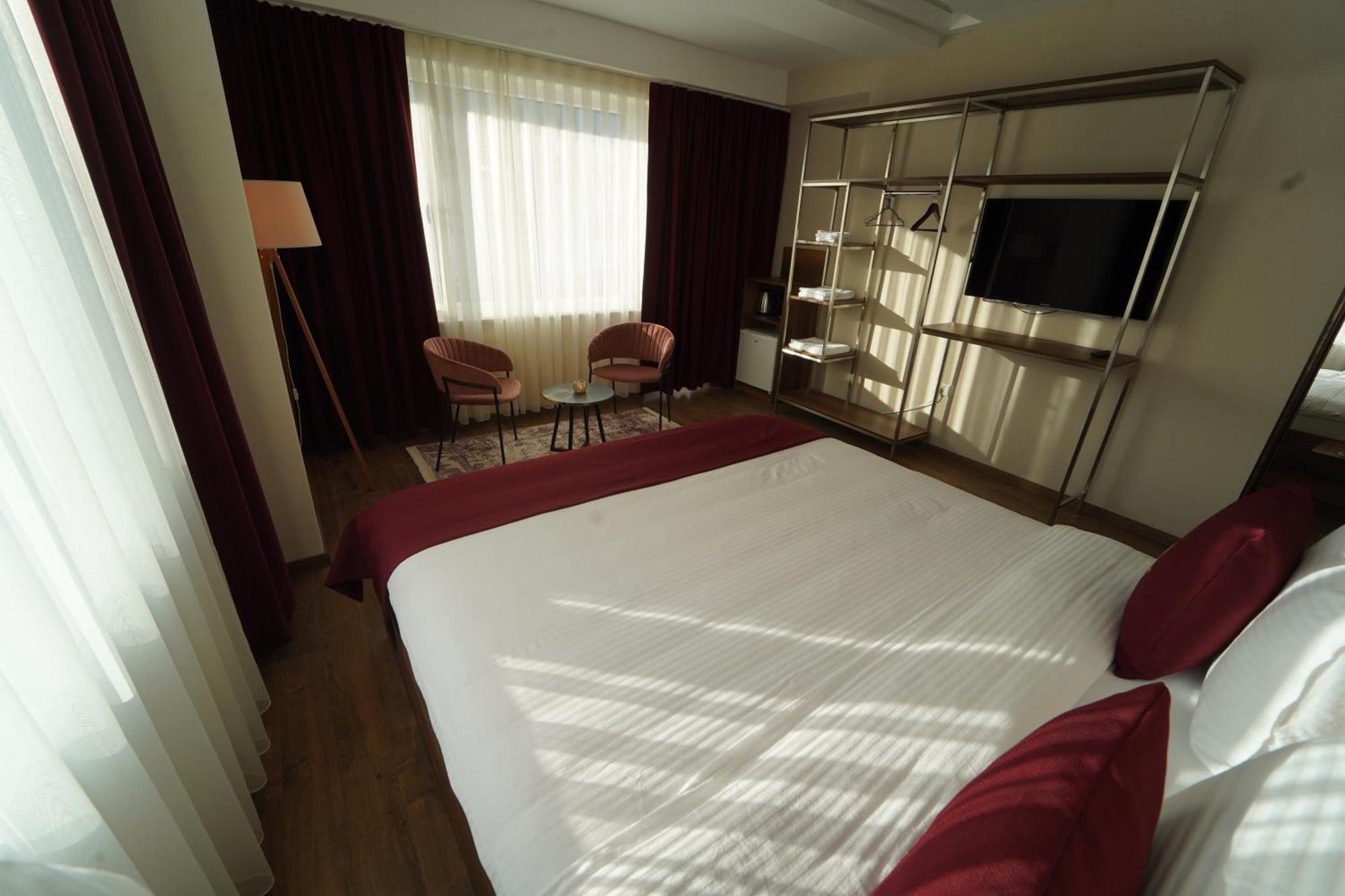 Monarch Hotel プリズレン エクステリア 写真